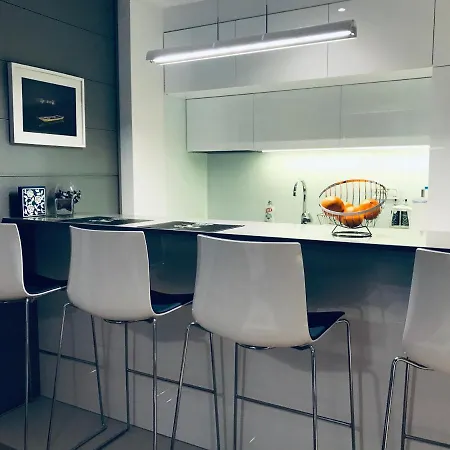 Slavna - Luxe & Wine By The Fortress Apartment Belgrade