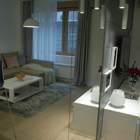 Slavna - Luxe & Wine By The Fortress Apartment *